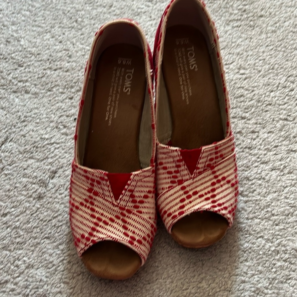 TOMS Scarlet Multi Cross Stitch with Cork Wedge
